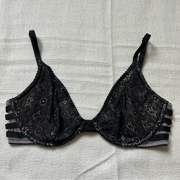 Victoria's Secret Black Unlined Strappy Lace Bra 32D - Picture 1 of 3